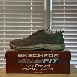 Skechers ClassicFit Air-Cooled Memory Foam 13 - BRAND NEW
